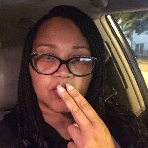 Meet your Posher, Denise